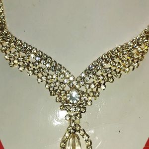 Combo Of Stone Necklace And Chain Hip Bet