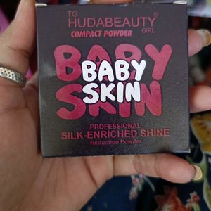 Huda Beauty Compact