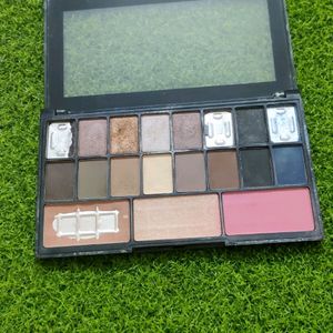 3 In 1Eyeshadow Palette