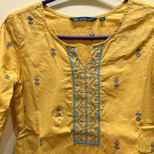 Avaasa Yellow Kurta Size M