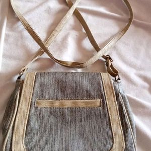 Classic sling bag