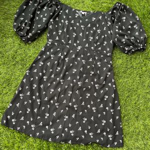 Charming Black Floral Puff Sleeve Dress