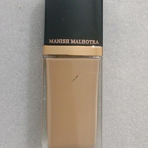 Manish Malhotra Neutral Ivory Foundation.