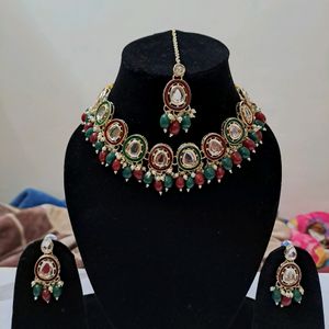 Beautiful Necklace Set With Earrings And Mang Tika