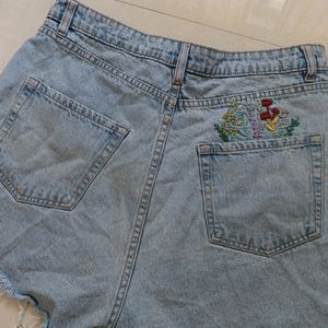 Comfy Denim Shorts Size 30