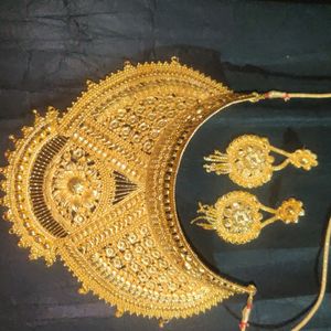 Detail Work Golden Bridal Set Neckpiece And Earrin