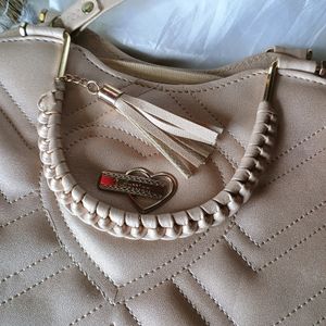 Beige Classy Sling bag 🛍️