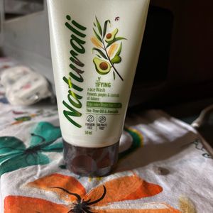 Naturali Purifying Facewash Reduces Pimples