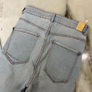 Price Drop 🌷ZARA TRF High Waist Jeans Size Euro34