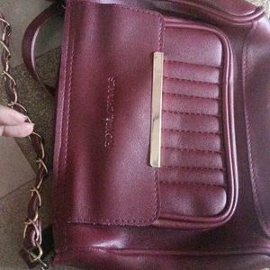 MAROON WITH GOLDEN BORDERED SLING BAG!!!! ❤️