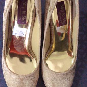 Golden Heels 👠👠 New Excellent Condition