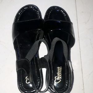 Flat sol heel sandal in black colour