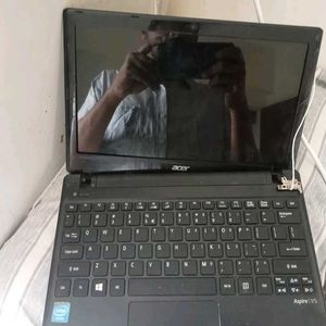 Non WORKING LAPTOP With CHARGER