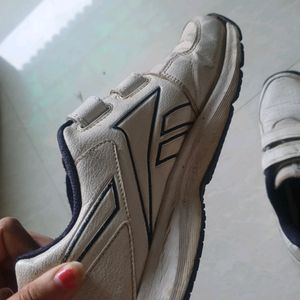 REEBOK SHOES (41 Size)