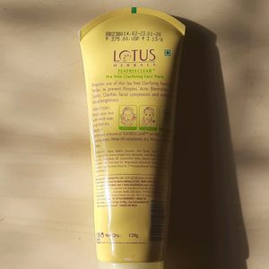 Lotus Tea tree Clarifying Face Pack