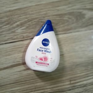 Nivea Milk Delights Facewash Rose