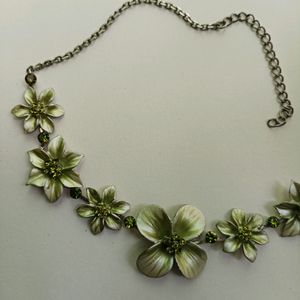 flower Design Necklace