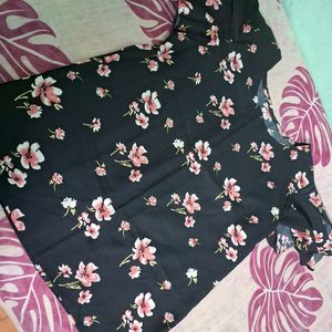 Black Floral Print Top ( Medium )