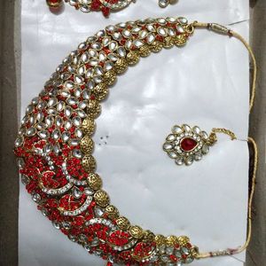 A Beautiful Neck Piece With Earrings