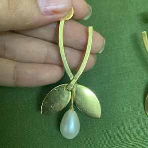 GOLDEN LEAF AND PEARL EARRINGS