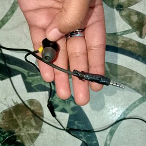 FREE COMBO OF Ear Phone And A Laser Light