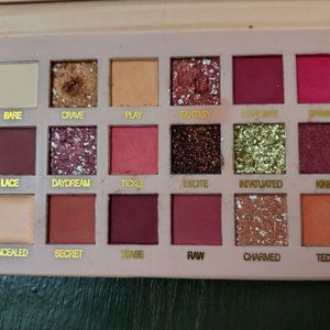 Huda beauty Eyeshadow Palette