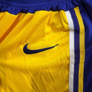 NIKE LAKERS YELLOW BASKETBALL SHORTS SIZE -32