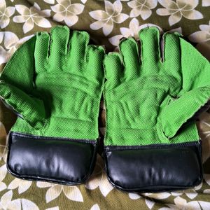 A Most Comfortable Wicket Keeping Gloves