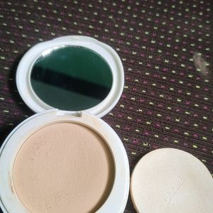 Lakme Absolute Compact Powder (01 Classic Ivory