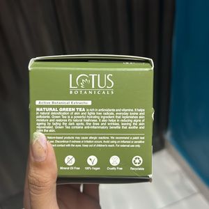 Lotua Organic Natural Green Tea Gel For Night