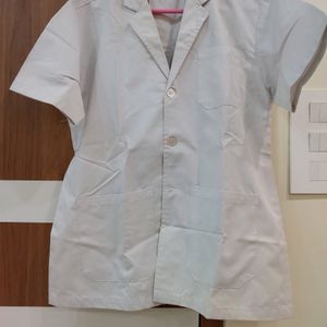 White Apron /Lab Coat With Collar And Pockets