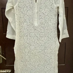 Ada Lucknowi  Embroidered Chikankari Kurta