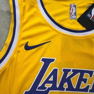 LAKERS YELLOW BASKETBALL JERSEY 23 SIZE M (40)