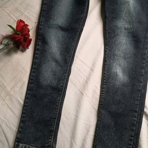 Vintage Look Skinny Jeans 🐝