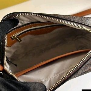 🆕️🔥Michael Kors Sling Bag