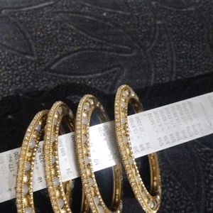 4 Piece Of Bangles