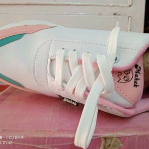 Ladies Sports Shoes