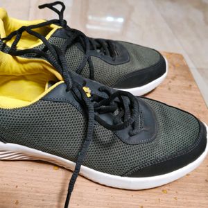 Men sports shoes