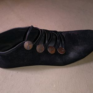 Trendy Black Boots For Girls