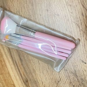 5 Set Of Makeup Brushes