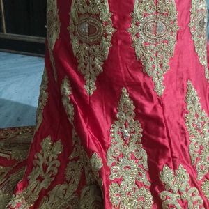 VERY BEAUTIFUL HEAVY LEHENGA