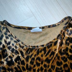 Leopard Print Crop Top🐆🤎Shinny Texture.