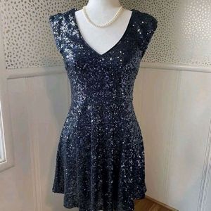 FOREVER 21 Medium Midnight Blue Sequin Prom/Cockta