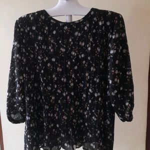 Black Floral Wrinkle Top