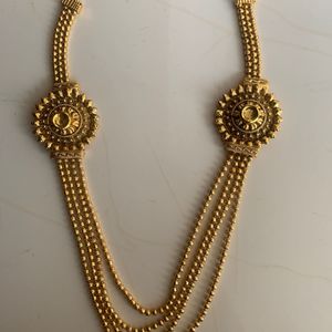 Fashionable Neckpiece