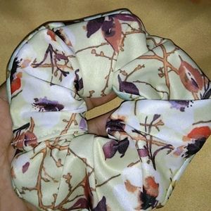 2 Printed Scrunchies