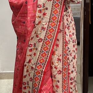 Kurta Pant Dupatta Set.