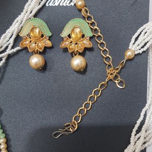 Women Neckpieac With Earings