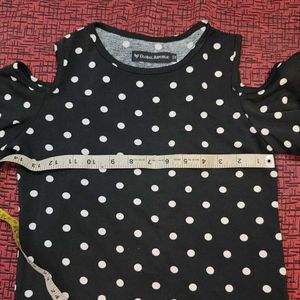 💥🌼 Lovely Dotted Black Top Size 32