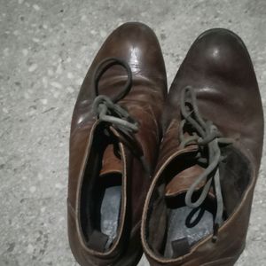 Leather Shoes At Very Good Condition